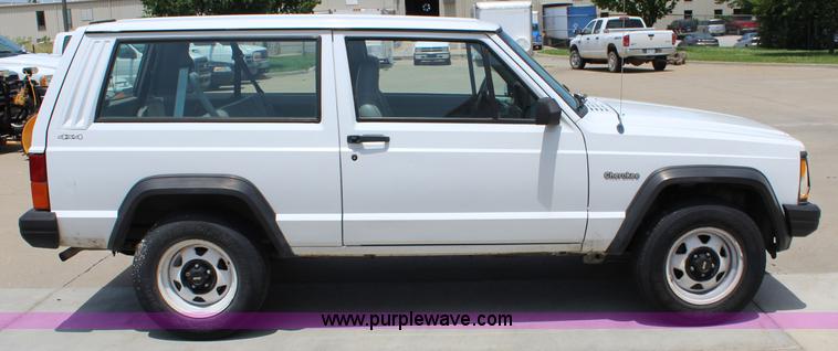 image for item J5995 1995 Jeep Cherokee SE SUV