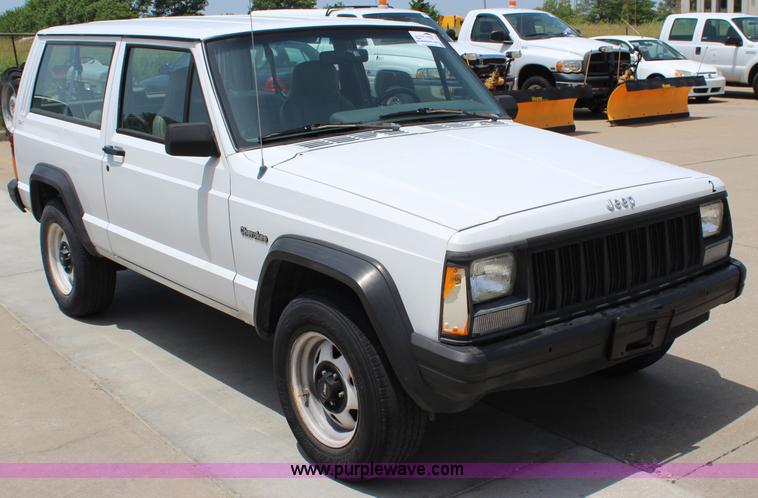 image for item J5995 1995 Jeep Cherokee SE SUV