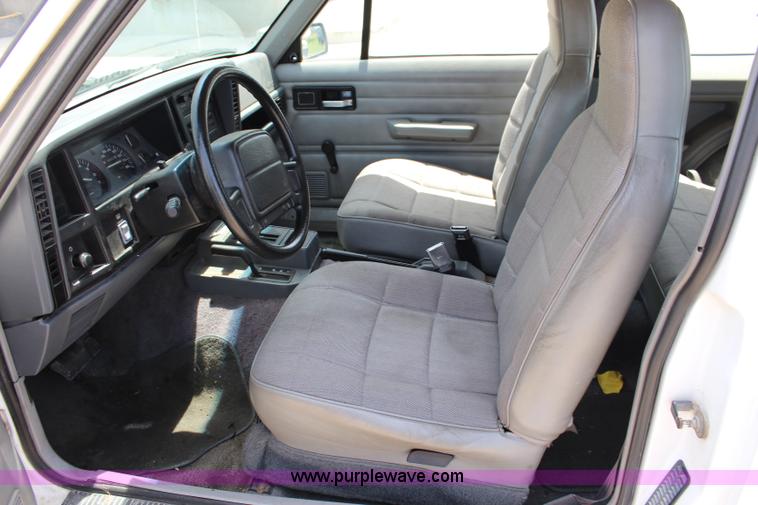 image for item J5995 1995 Jeep Cherokee SE SUV