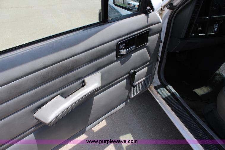 image for item J5995 1995 Jeep Cherokee SE SUV