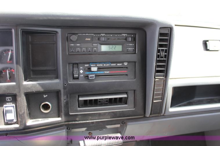 image for item J5995 1995 Jeep Cherokee SE SUV