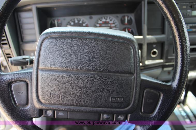 image for item J5995 1995 Jeep Cherokee SE SUV