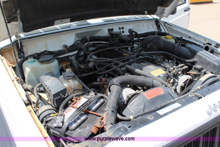 image for item J5995 1995 Jeep Cherokee SE SUV