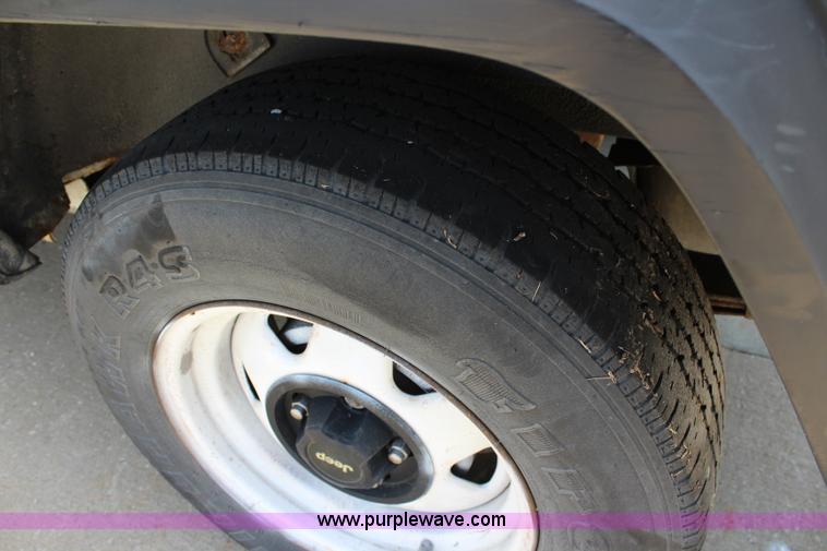 image for item J5995 1995 Jeep Cherokee SE SUV