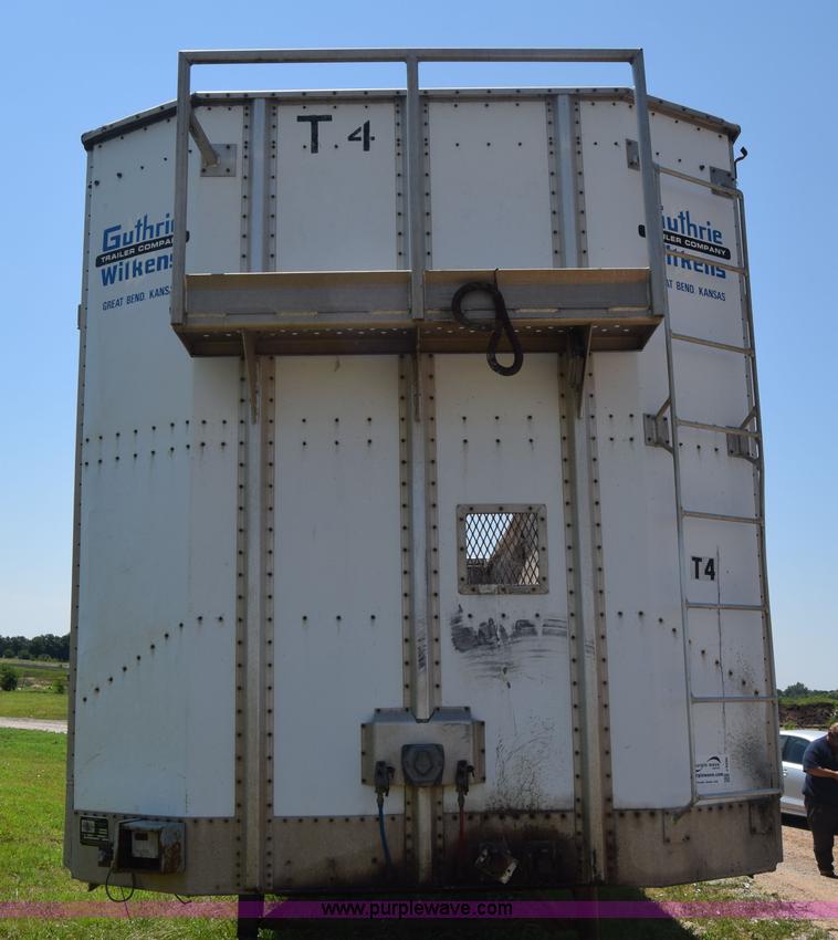 image for item J6590 2002 Guthrie Wilkens live bottom trailer