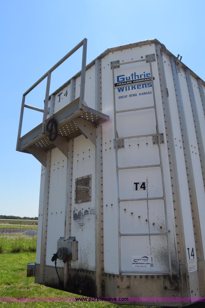 image for item J6590 2002 Guthrie Wilkens live bottom trailer