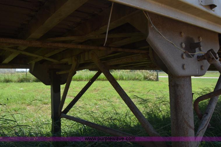 image for item J6590 2002 Guthrie Wilkens live bottom trailer