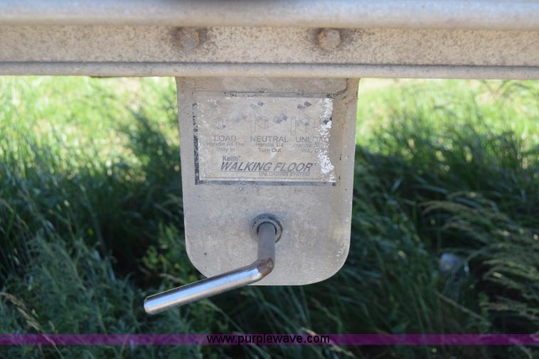 image for item J6590 2002 Guthrie Wilkens live bottom trailer