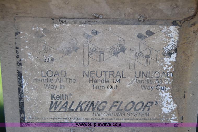 image for item J6590 2002 Guthrie Wilkens live bottom trailer