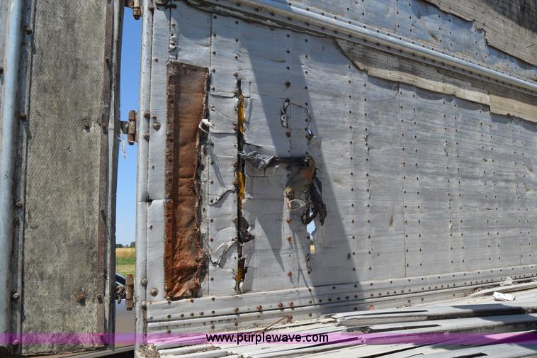 image for item J6590 2002 Guthrie Wilkens live bottom trailer