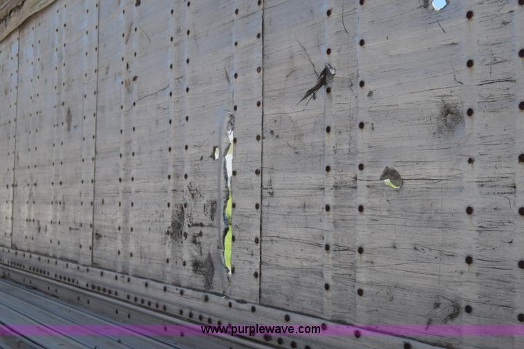 image for item J6590 2002 Guthrie Wilkens live bottom trailer