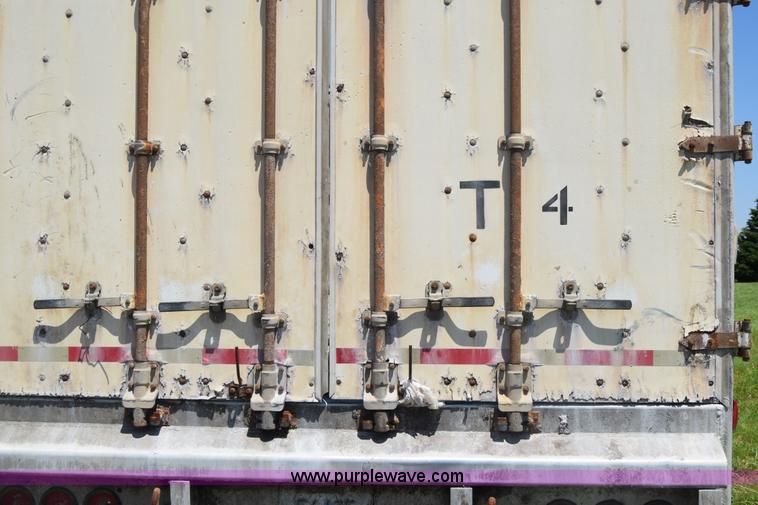 image for item J6590 2002 Guthrie Wilkens live bottom trailer