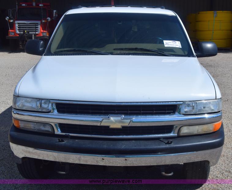 image for item J6593 2000 Chevrolet Suburban 1500 SUV