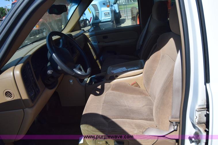 image for item J6593 2000 Chevrolet Suburban 1500 SUV