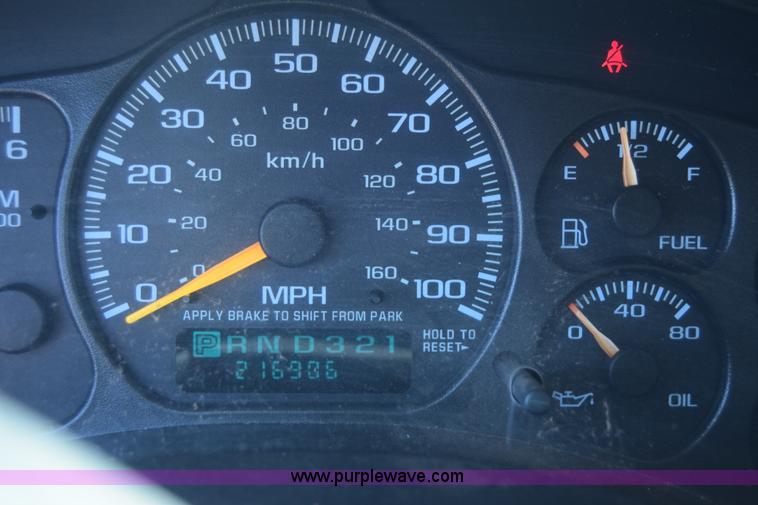 image for item J6593 2000 Chevrolet Suburban 1500 SUV