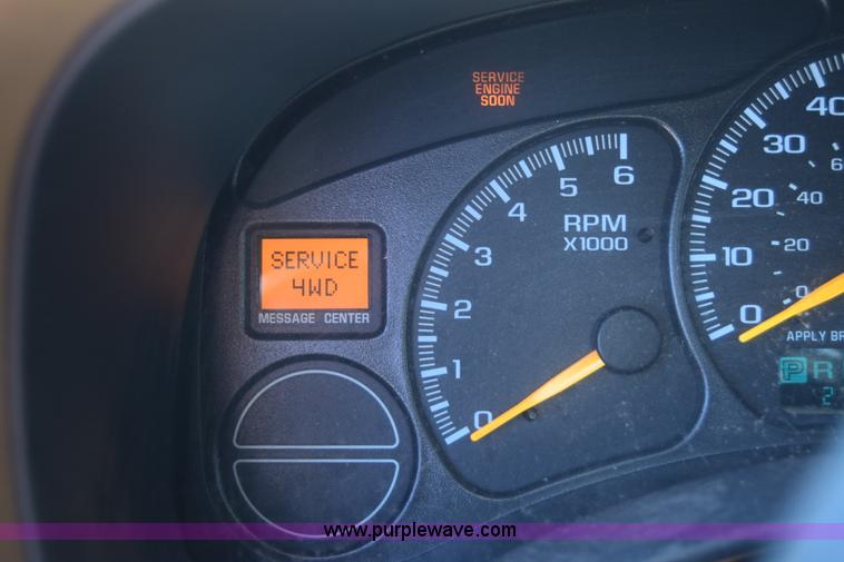 image for item J6593 2000 Chevrolet Suburban 1500 SUV