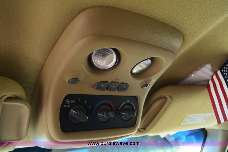 image for item J6593 2000 Chevrolet Suburban 1500 SUV