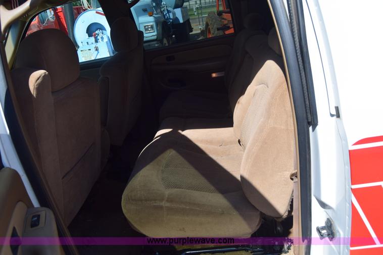 image for item J6593 2000 Chevrolet Suburban 1500 SUV