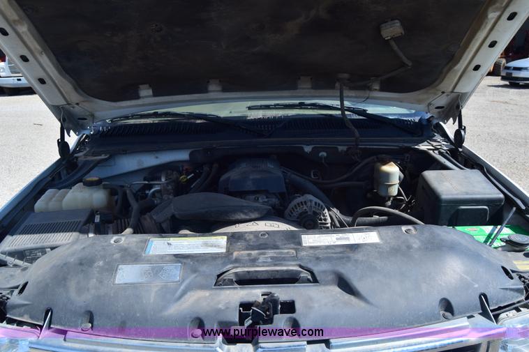 image for item J6593 2000 Chevrolet Suburban 1500 SUV