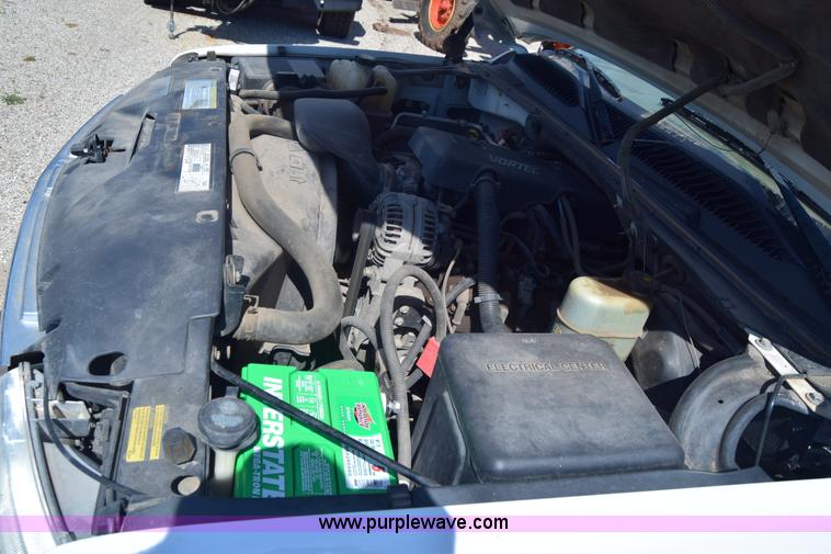 image for item J6593 2000 Chevrolet Suburban 1500 SUV