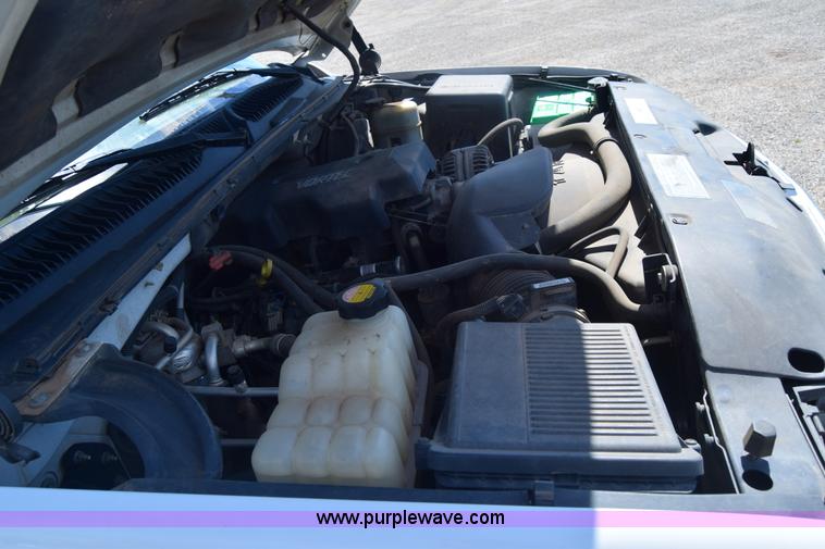 image for item J6593 2000 Chevrolet Suburban 1500 SUV