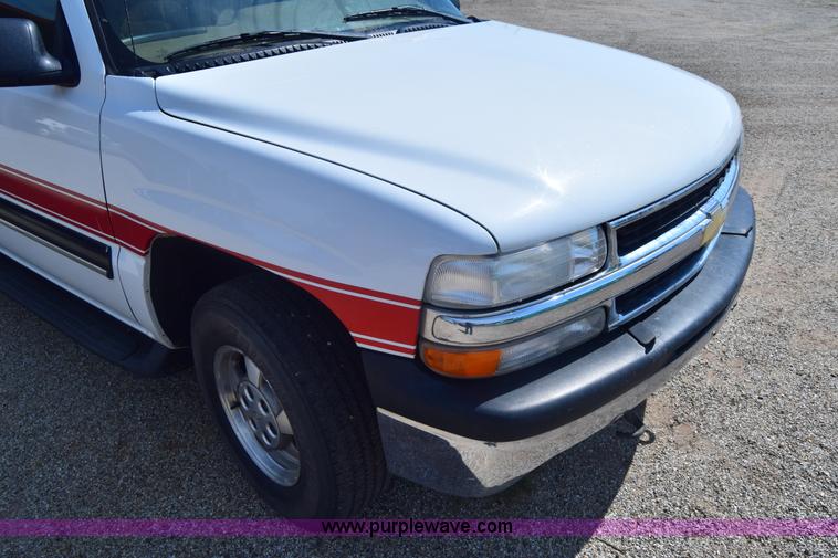 image for item J6593 2000 Chevrolet Suburban 1500 SUV