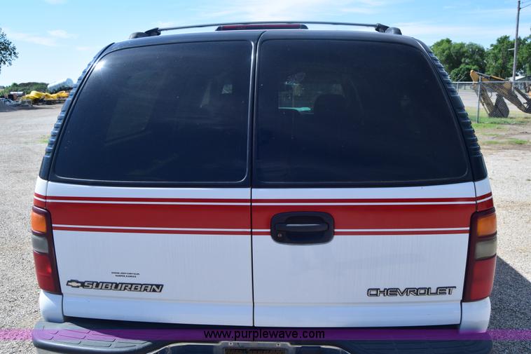 image for item J6593 2000 Chevrolet Suburban 1500 SUV
