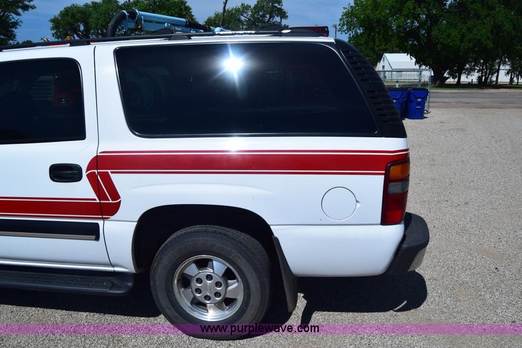 image for item J6593 2000 Chevrolet Suburban 1500 SUV