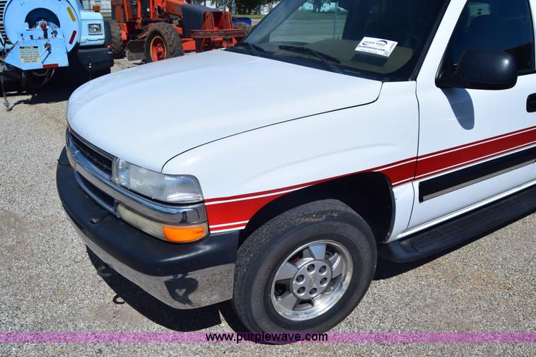 image for item J6593 2000 Chevrolet Suburban 1500 SUV