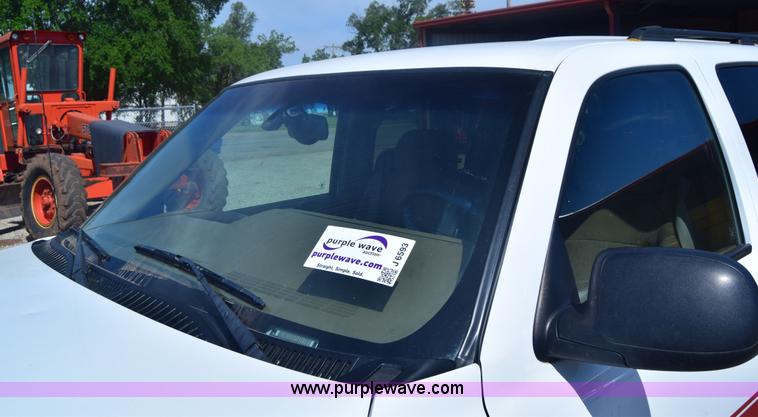 image for item J6593 2000 Chevrolet Suburban 1500 SUV