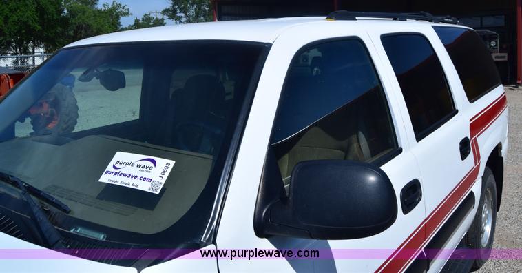 image for item J6593 2000 Chevrolet Suburban 1500 SUV