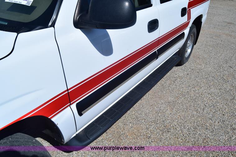 image for item J6593 2000 Chevrolet Suburban 1500 SUV