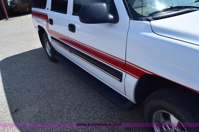 image for item J6593 2000 Chevrolet Suburban 1500 SUV