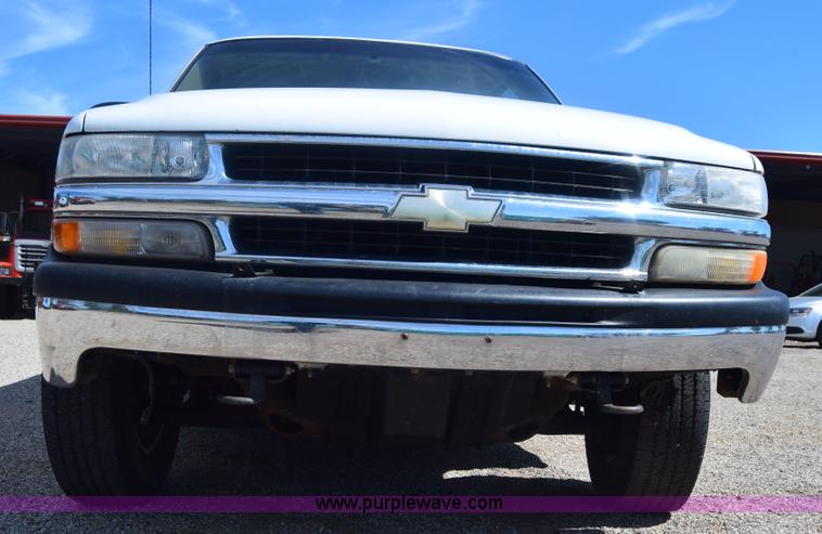 image for item J6593 2000 Chevrolet Suburban 1500 SUV