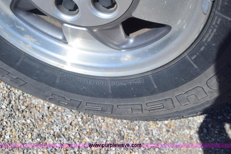 image for item J6593 2000 Chevrolet Suburban 1500 SUV