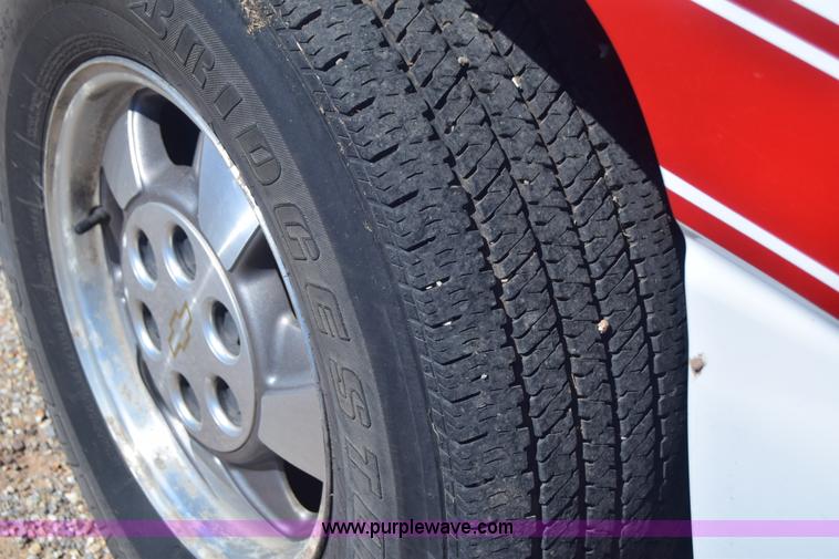 image for item J6593 2000 Chevrolet Suburban 1500 SUV