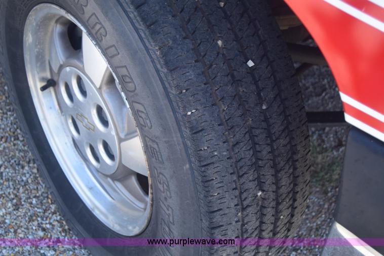 image for item J6593 2000 Chevrolet Suburban 1500 SUV