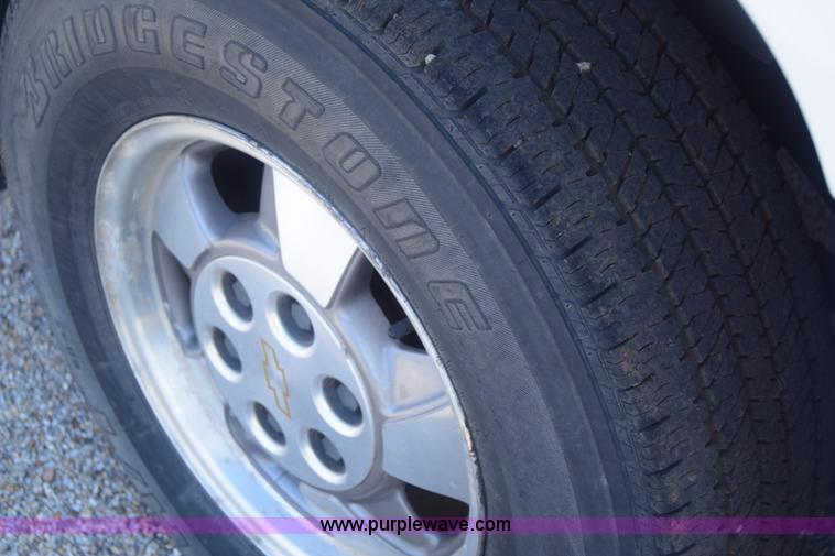 image for item J6593 2000 Chevrolet Suburban 1500 SUV