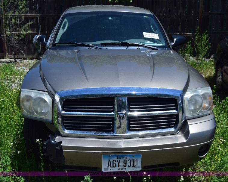 image for item J6603 2006 Dodge Dakota SLT Quad Cab pickup truck