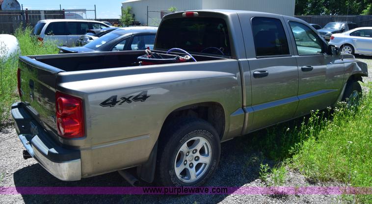 image for item J6603 2006 Dodge Dakota SLT Quad Cab pickup truck