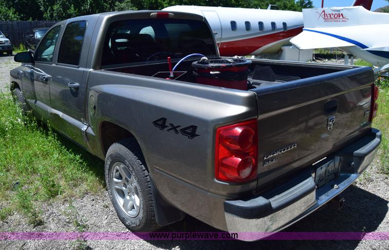 image for item J6603 2006 Dodge Dakota SLT Quad Cab pickup truck