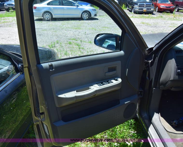 image for item J6603 2006 Dodge Dakota SLT Quad Cab pickup truck