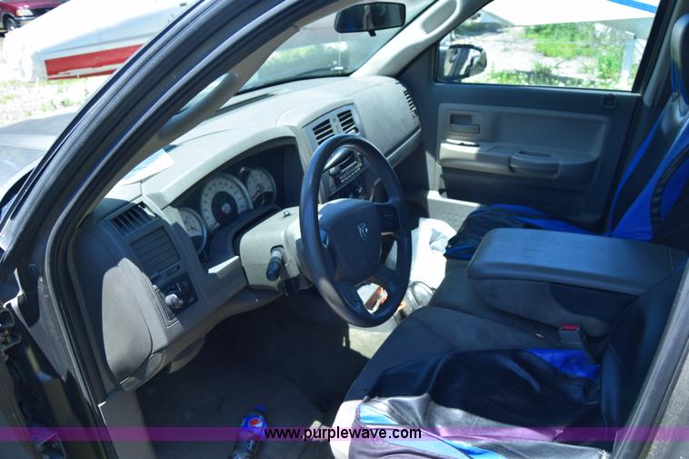 image for item J6603 2006 Dodge Dakota SLT Quad Cab pickup truck