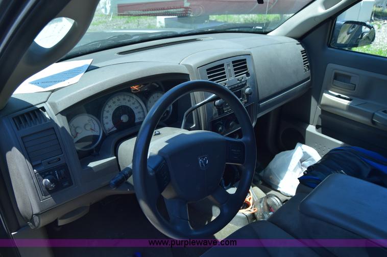 image for item J6603 2006 Dodge Dakota SLT Quad Cab pickup truck