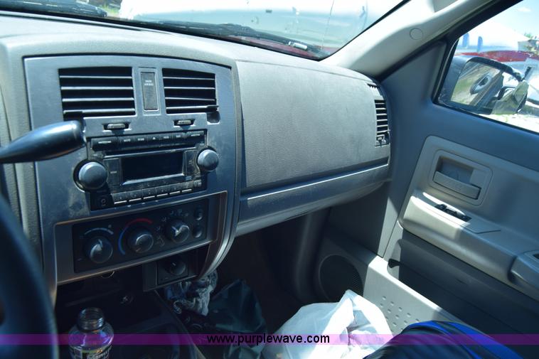 image for item J6603 2006 Dodge Dakota SLT Quad Cab pickup truck