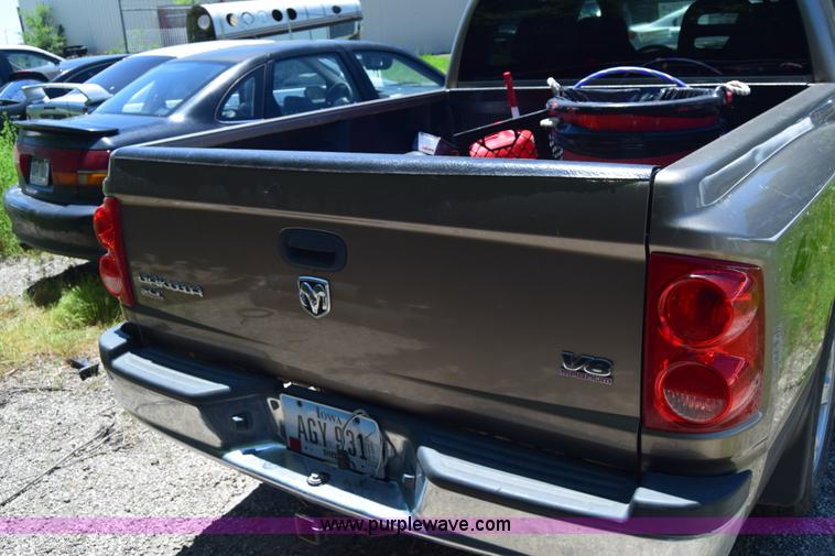 image for item J6603 2006 Dodge Dakota SLT Quad Cab pickup truck