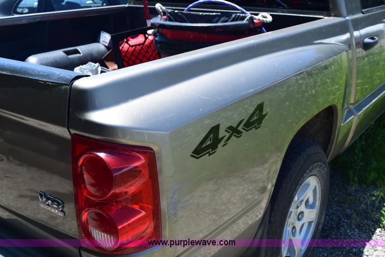 image for item J6603 2006 Dodge Dakota SLT Quad Cab pickup truck