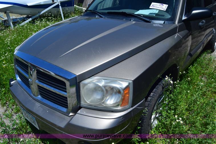 image for item J6603 2006 Dodge Dakota SLT Quad Cab pickup truck