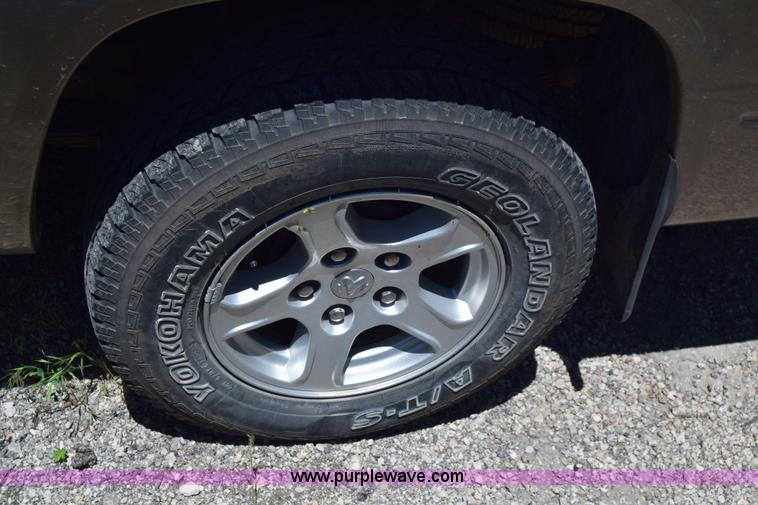 image for item J6603 2006 Dodge Dakota SLT Quad Cab pickup truck