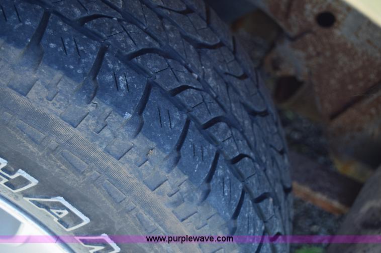 image for item J6603 2006 Dodge Dakota SLT Quad Cab pickup truck